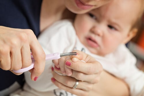4 trucos para cortar las uñas a los niños