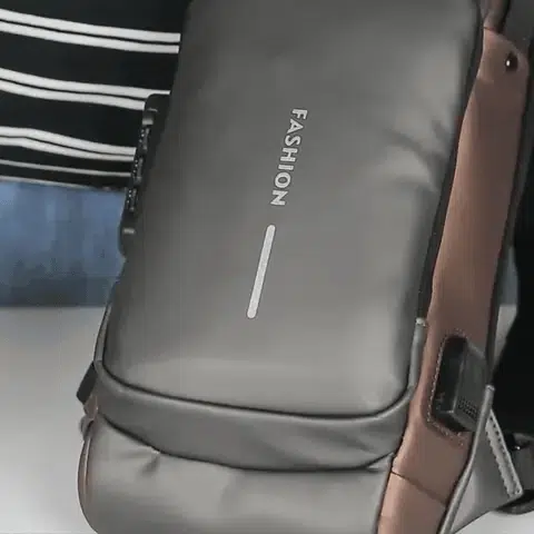 Mochila Anti-Furto com Senha USB Slim Bag