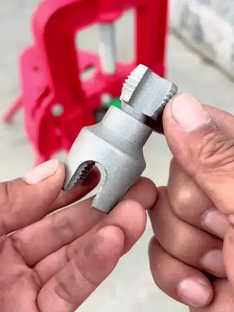 Demostración de roscado de tubería PVC