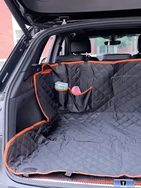 Funda protectora extendida en el carro
