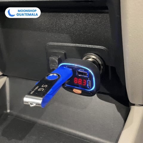 Transmisor Bluetooth y Cargador Tipo C - USB Carga rápida en uso (3)