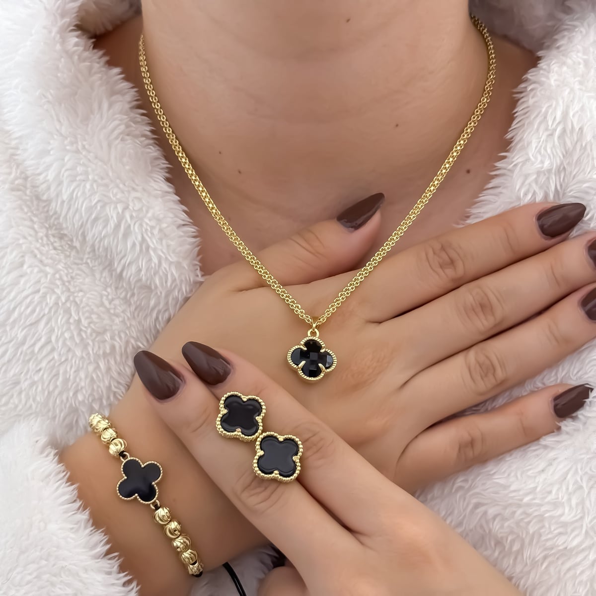 Duo pulsera + Collar Van cleef + Aretes gratis en la compra del duo de por vida