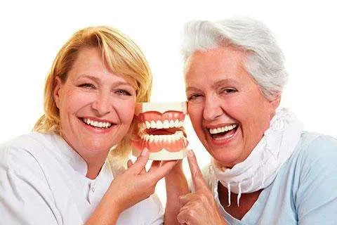 Dentadura con ajuste para una sonrisa natural y segura. Hacemos envíos gratis🎁  a toda Guatemala
