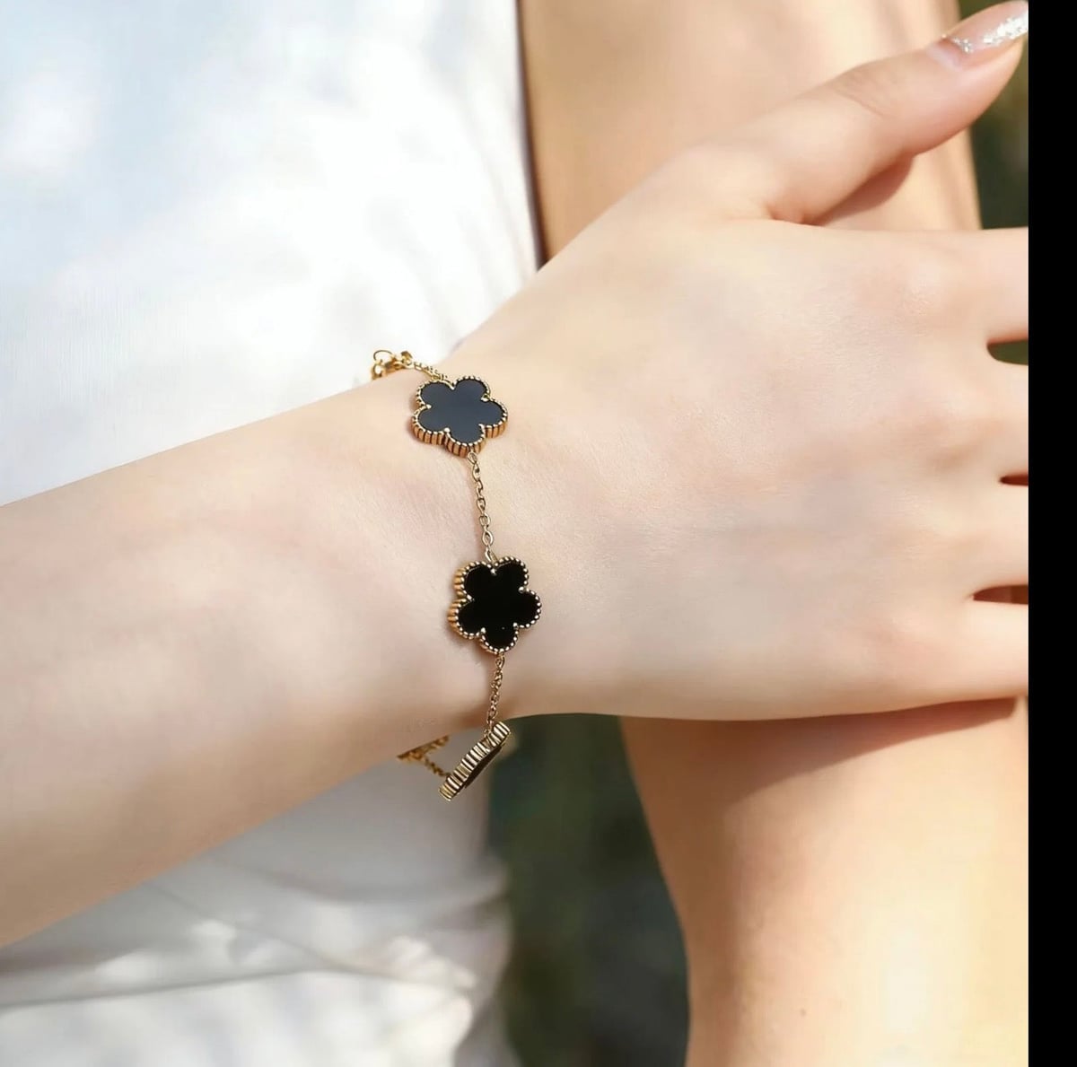 ✨ Pulsera Van Cleef dorada con negro Acero Inoxidable -40% Dcto 🔥- Elegancia que enamora♥️