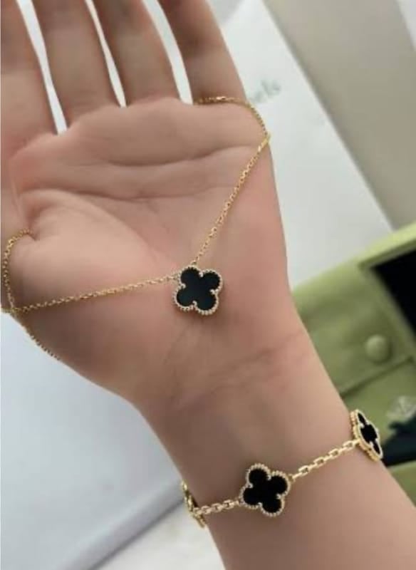 Duo pulsera + Collar Van cleef + Aretes gratis en la compra del duo de por vida