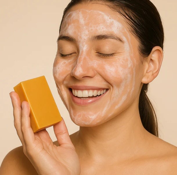 Jabón de Cúrcuma Natural - ¡LIBERATE DE LAS MANCHAS Y EL ACNE! 🧼🍂 Paga 1 y Lleva 2😱