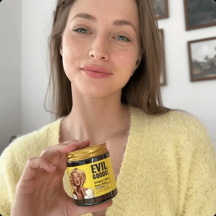 Clienta con su frasco EVIL GOODS